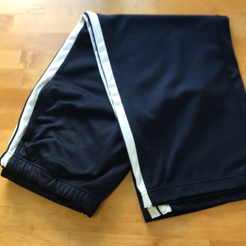 3/$20 💥Sport Capris Sz Lg GUC